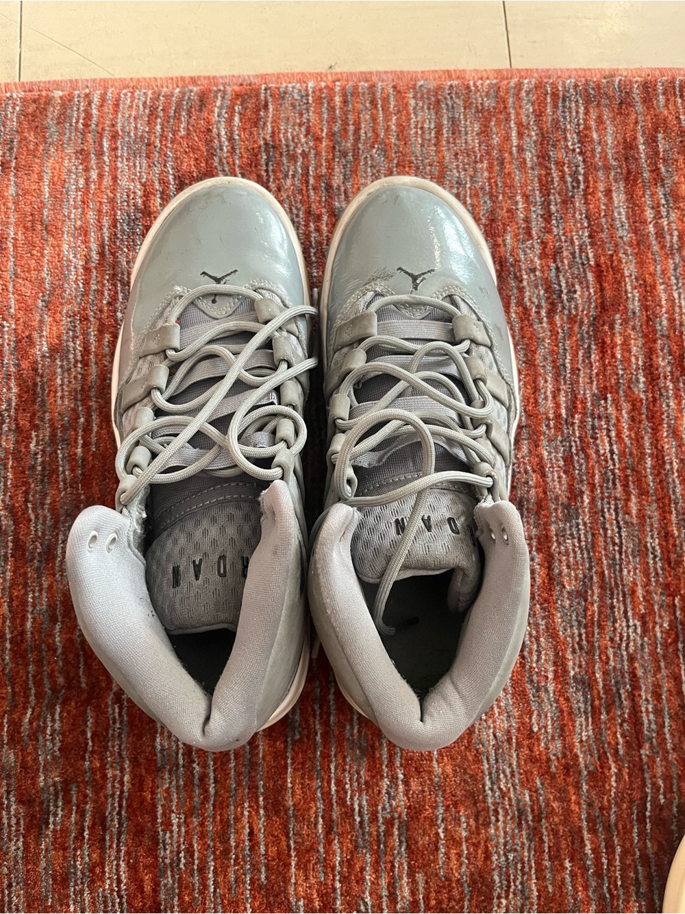 Jordan Gray Low-Top Basketball Shoes